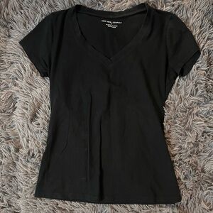 NY&C basic black vneck tshirt